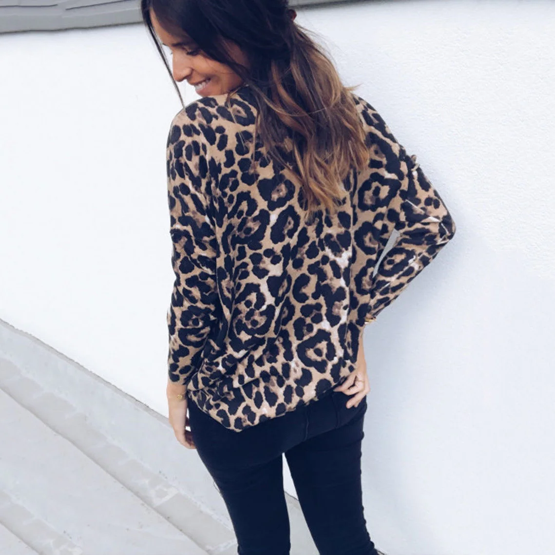 Модный женский осенний топ с V-образным вырезом Женская свободная футболка