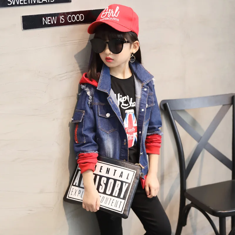 Джинсовая куртка с капюшоном для девочек на весну синяя красная верхняя одежда