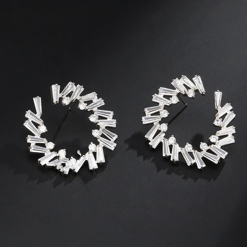 Queen Lotus 2018 New ladies fashion shiny C-shaped design silver / gold earrings Ms. AAA zirconium-grade personalized | Украшения и