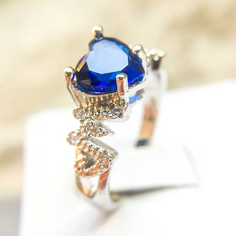 Милое романтическое женское зеленое/голубое кольцо с сердцем серебряного цвета