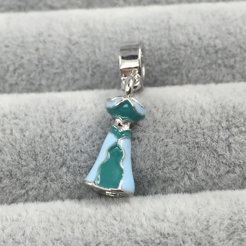 Платье Эльзы болтается с синим и зеленым чарующая подвеска покрытая эмалью