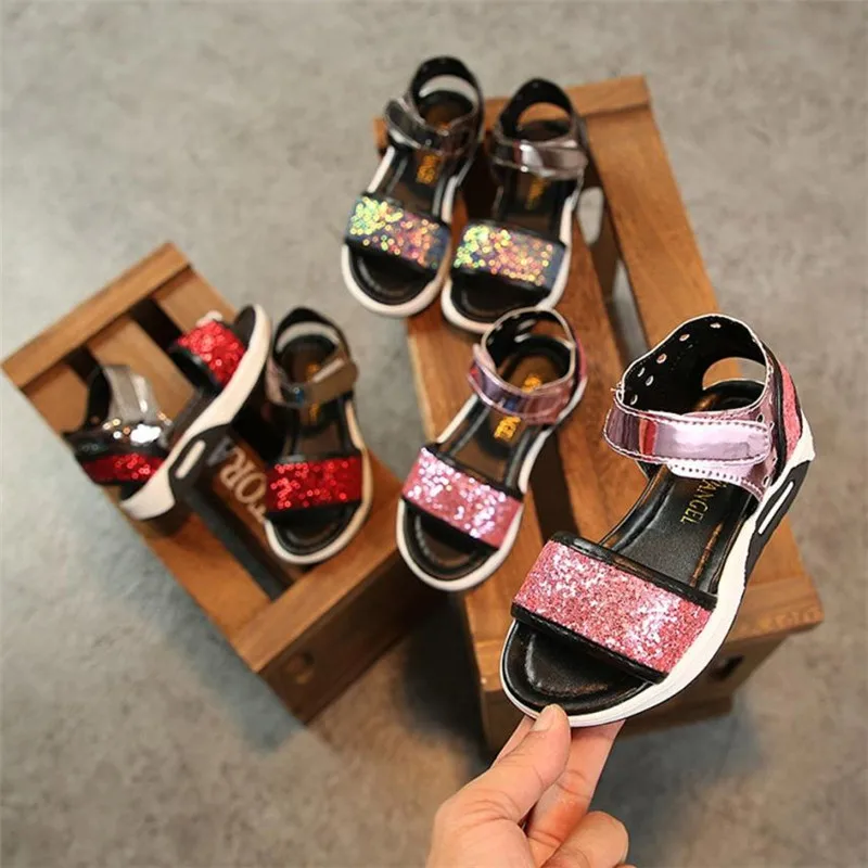 Детские Нескользящие сандалии с блестящими отверстиями для маленьких девочек