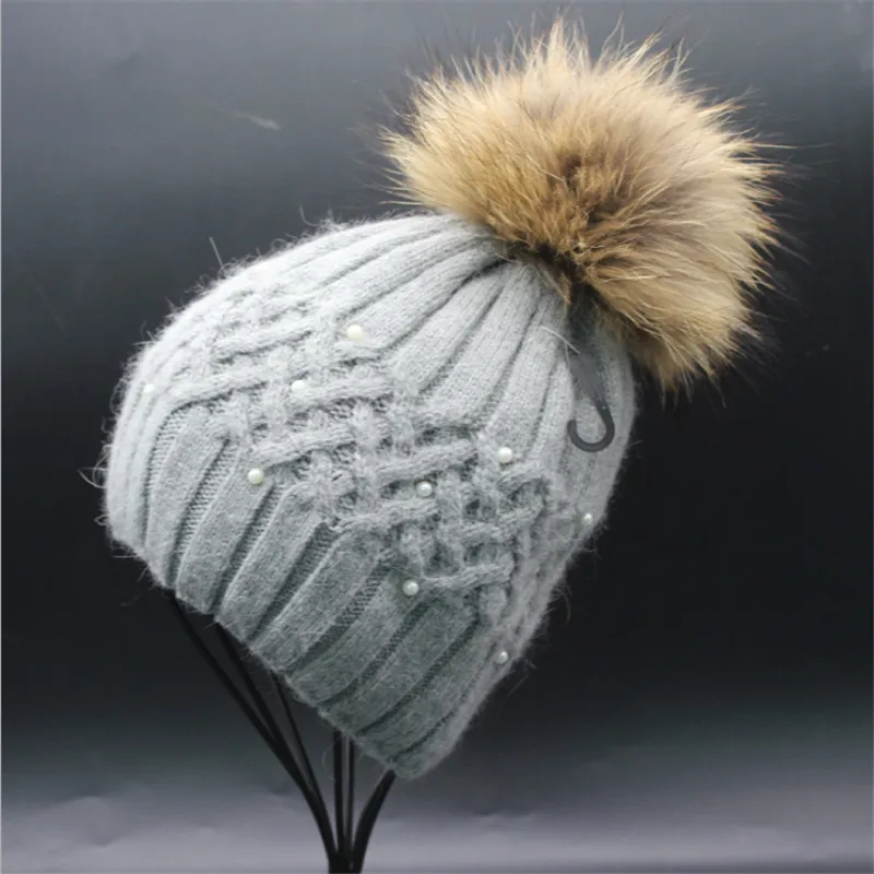 Вязаная женская зимняя шапка мяч из натурального меха енота вязаная крючком с