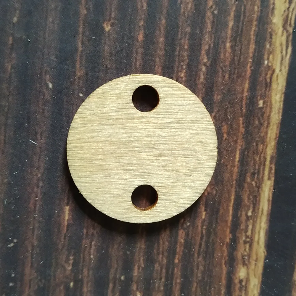 Круглые бирки из необработанной древесины для дня рождения с соединительными