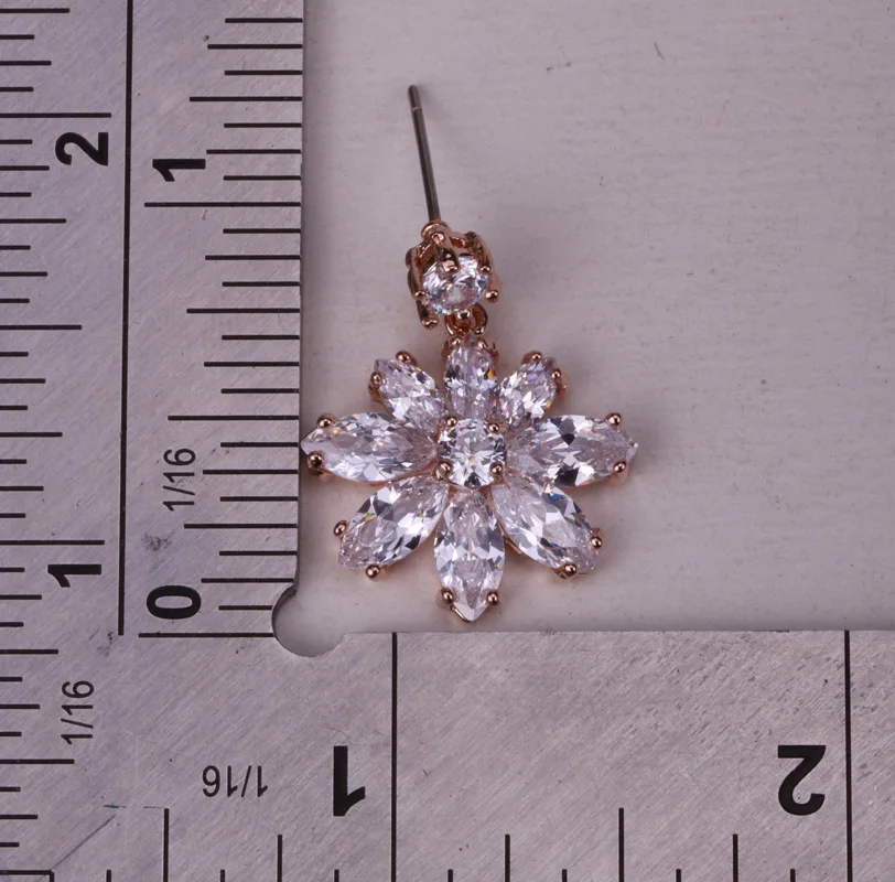 Висящие сережки в виде снежинок из фианита подарок на День Благодарения