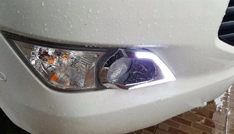 Ламельная машина светодиодный DRL для Toyota Innova ксенон белый DRL противотуманная фара дневного света с желтым сигналом поворота