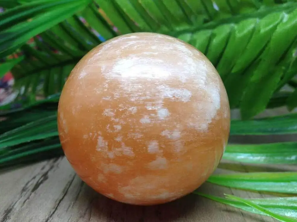 Оранжевая селенитная Сфера идеально подходит для исцеления кристаллов | Дом и
