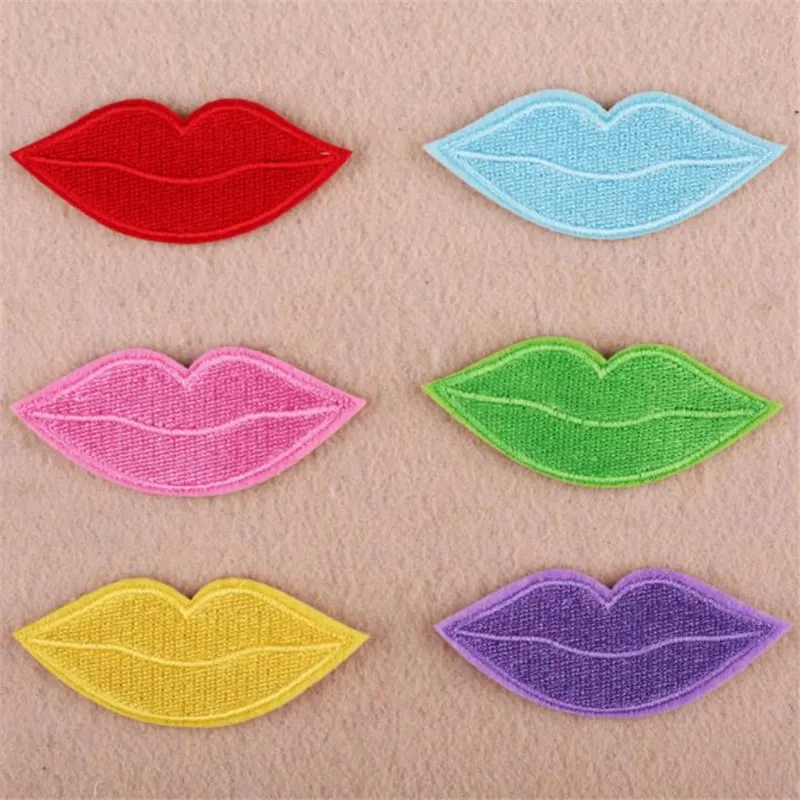 Футболка для девочек с вышитыми цветными накладными губами странные вещи