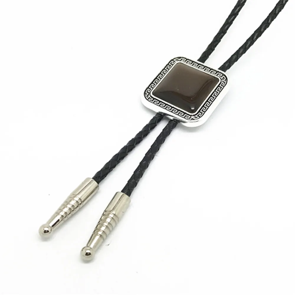 В 2017 году новейшая версия кожаного ремешка тотемного узора галстука из