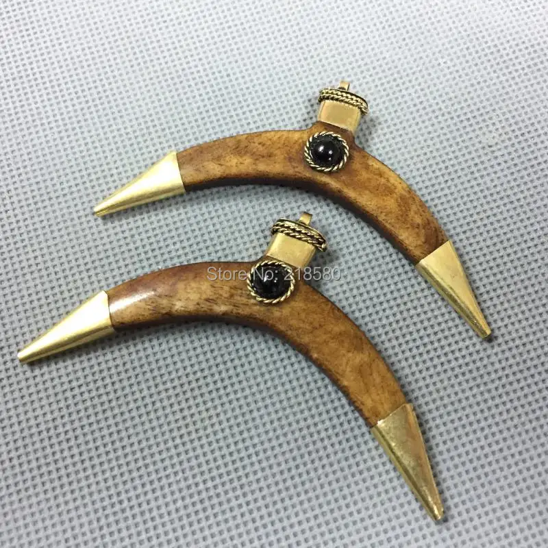 Коричневая кость в форме полумесяца подвеска с ониксовым акцентом латунные