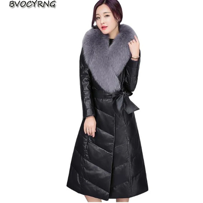 Женская Длинная кожаная куртка черная утепленная на пуху с большим воротником из