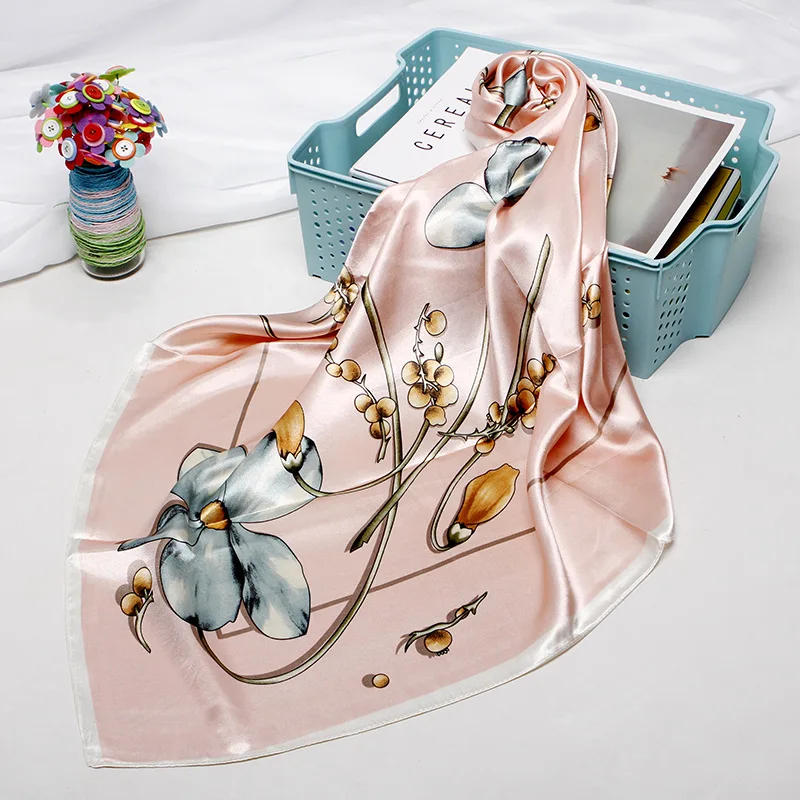 Женский атласный шарф с цветочным принтом 90x90 см| |