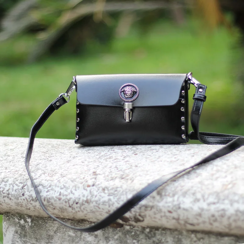 Лидер продаж 2018 брендовая сумка через плечо женская мессенджер с заклепками