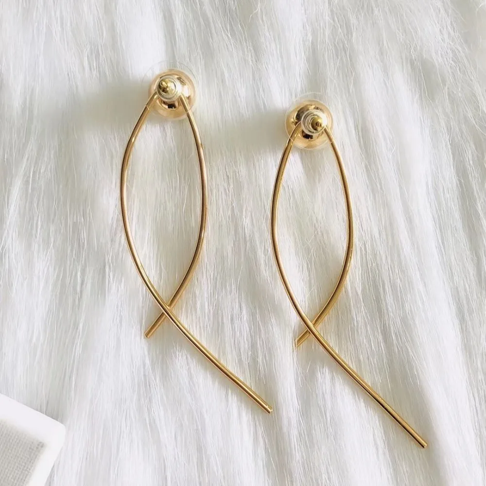 2019 Весна и Лето модный бренд жемчужные серьги простой формы Женский материал