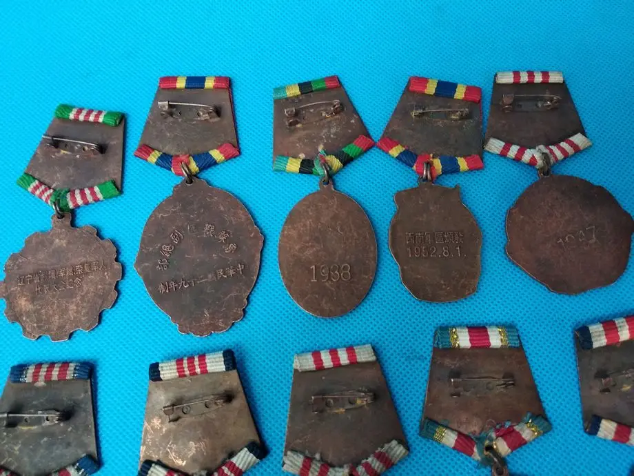 A Tumble of Vintage medal WWII period Military Medallion With character | Дом и сад