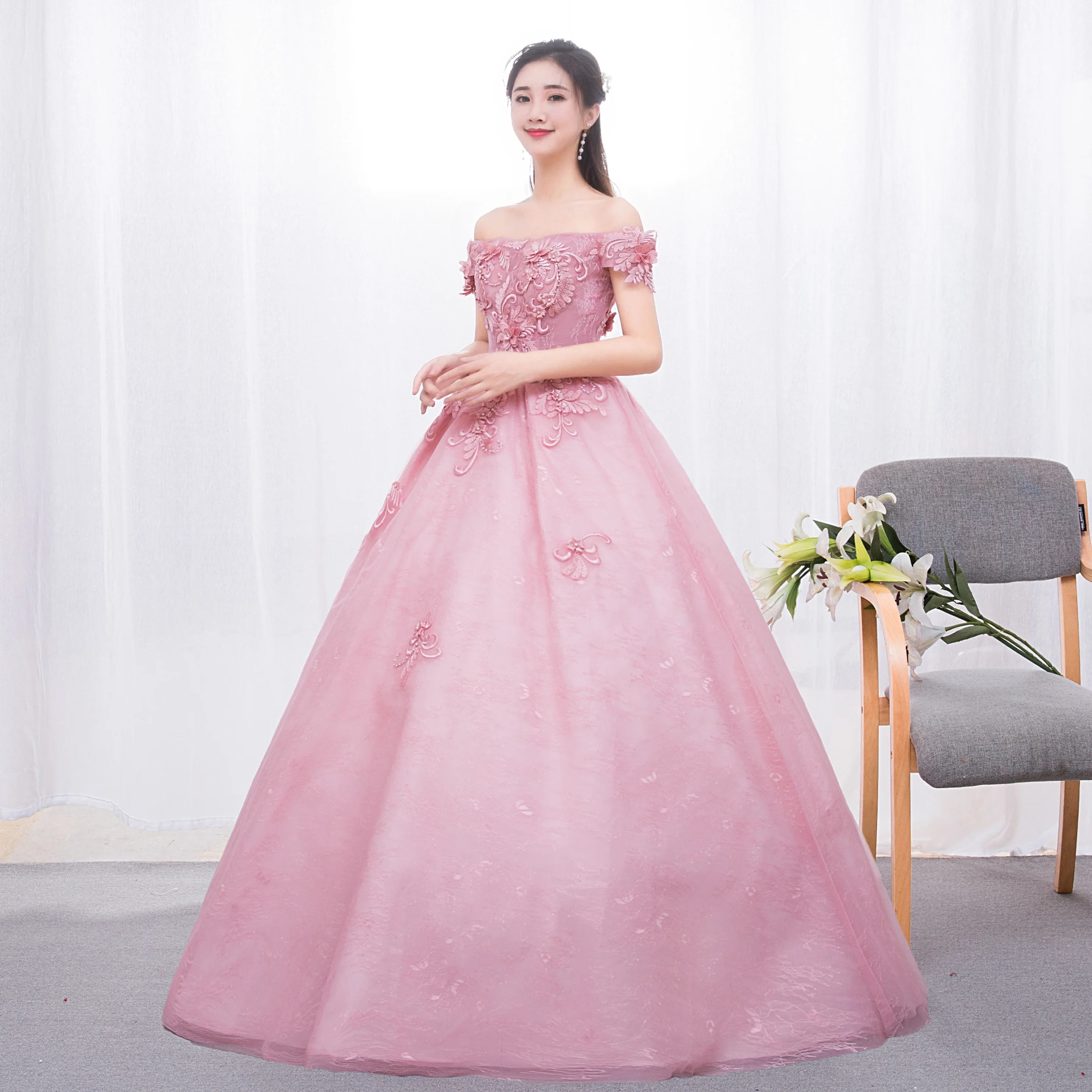 Blush Pink Lace Ball Gown Dress For Sweet 16 Off Shoulder Appliques Puffy Dresses Trajes De Quinceanera Formal Prom Gowns