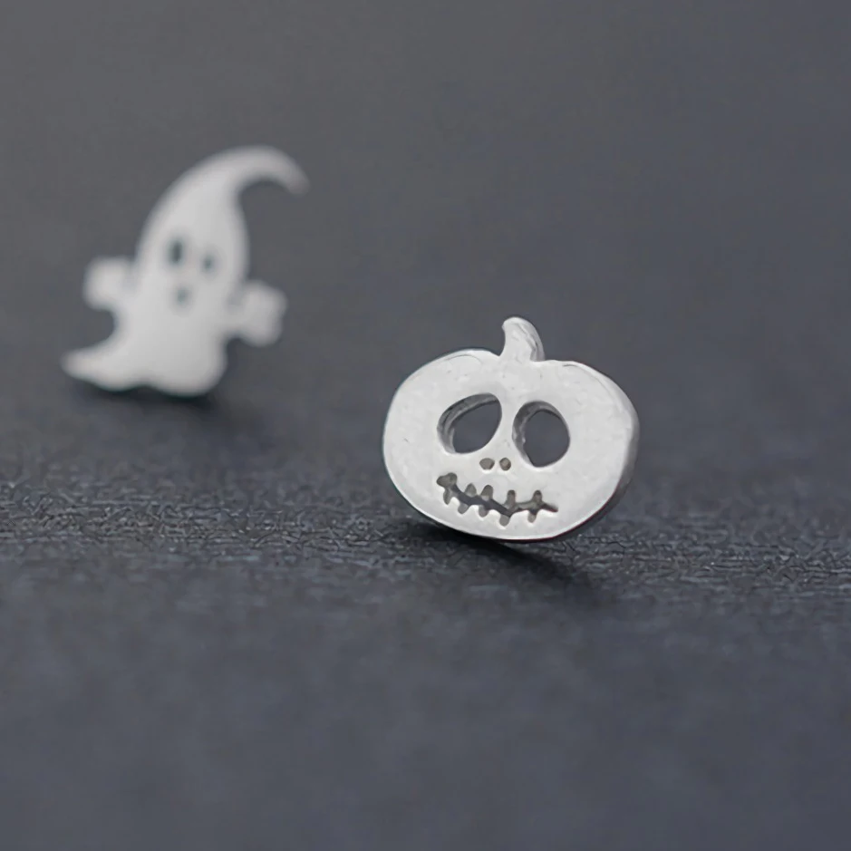 Модные дизайнерские серьги-гвоздики серебристого цвета с милыми тыквами на