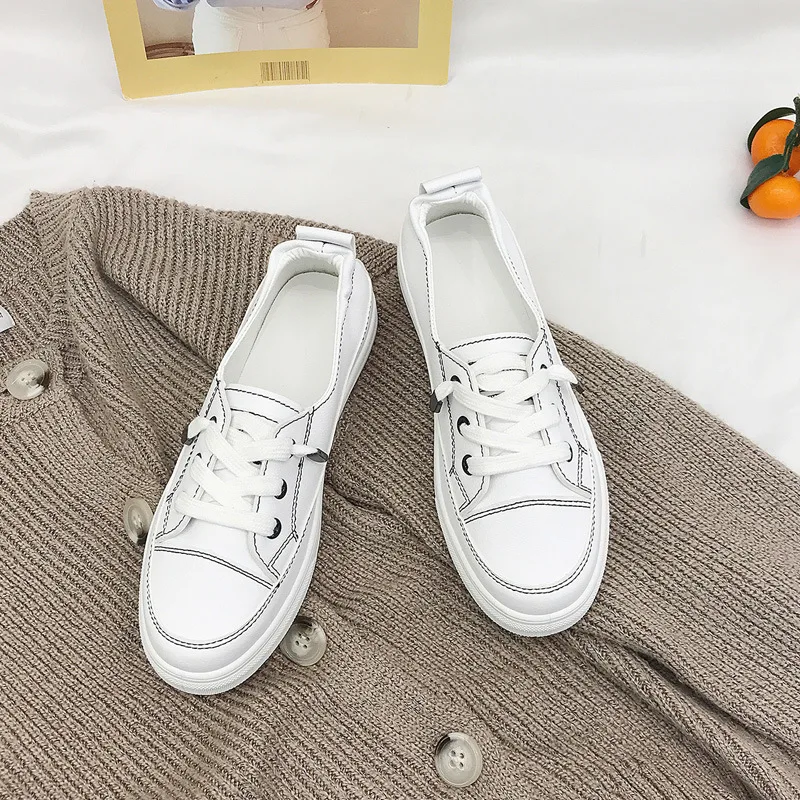 Женские туфли из искусственной кожи белые на плоской подошве со шнуровкой