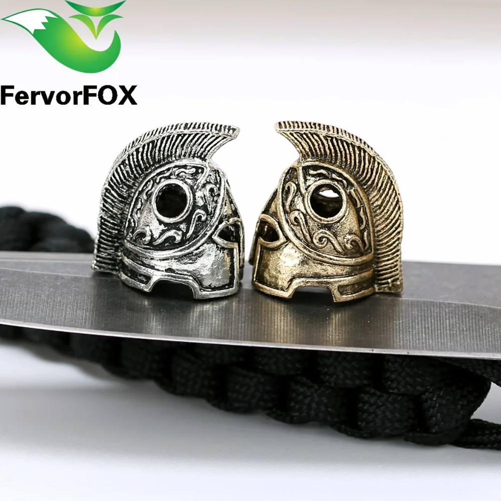 1 шт. бусы на веревочке и металлическими декоративными элементами в виде черепа