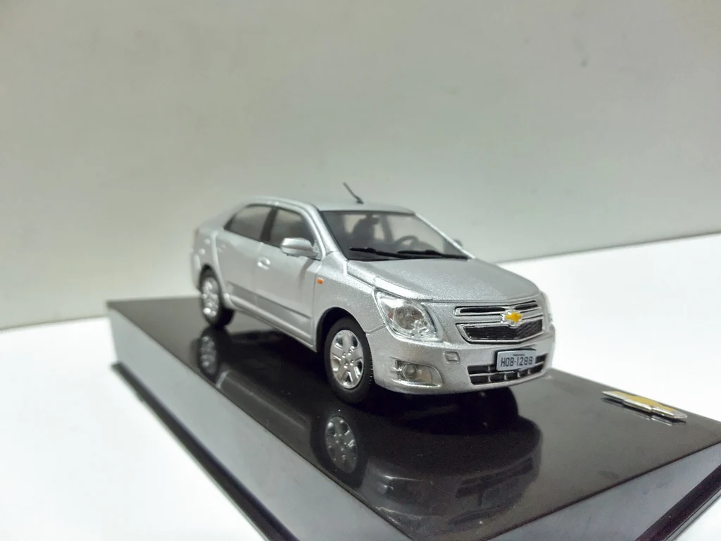 I XO 1:43 CHEVROLET COBALT-LTZ 1,4 2011 Сплав автомобиля игрушки для детей Детские игрушки модель оригинальная коробка