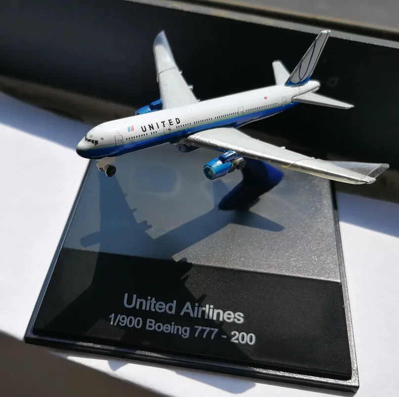 1/900 модель самолета Boeing 777-200 специальный литой металлический Настольный дисплей Коллекция игрушек для детей - Цвет: United Airlines