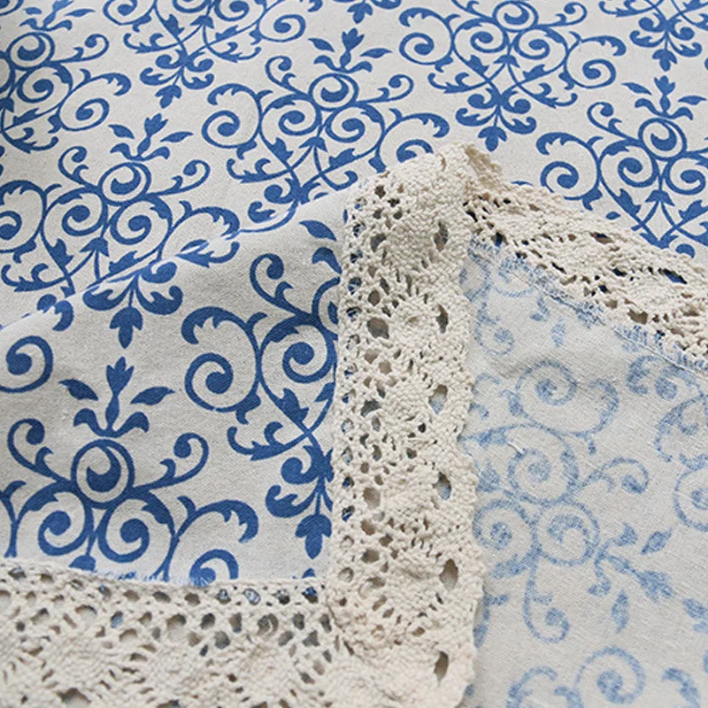 Рождественская скатерть со снежинками кружевная синяя и белая фарфоровая
