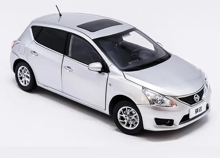 Высокое моделирование Nissan TIIDA модель автомобиля 1:18 Расширенный сплав коллекция игрушечный автомобиль, литая металлическая модель, 6 открытых дверей