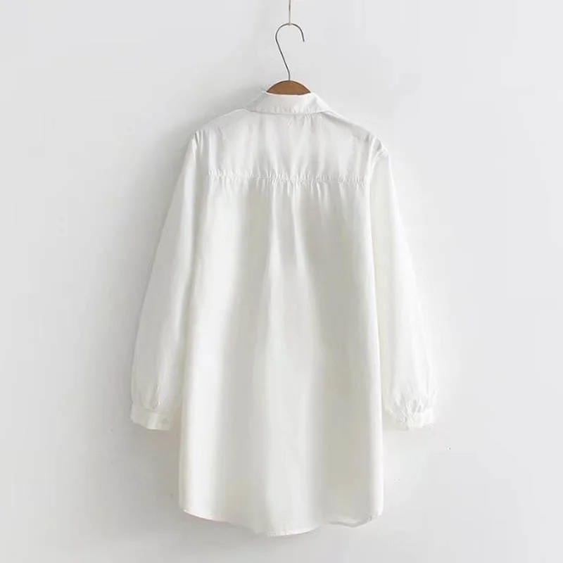 Женская блузка VOGUEIN белая длинная с длинным рукавом и милой вышивкой в виде кота