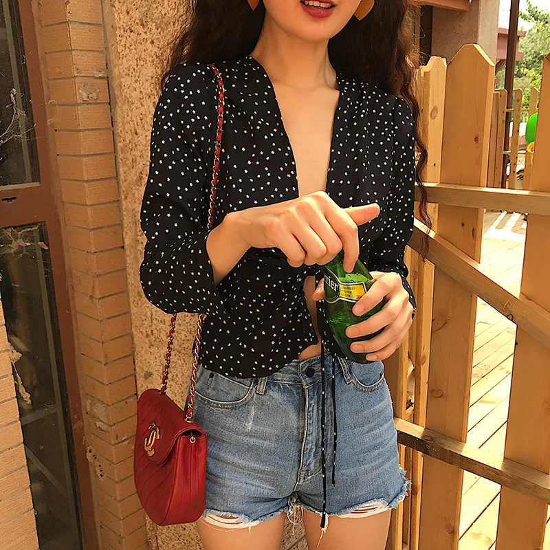 Женская блузка в горошек с V-образным вырезом и длинным рукавом | одежда