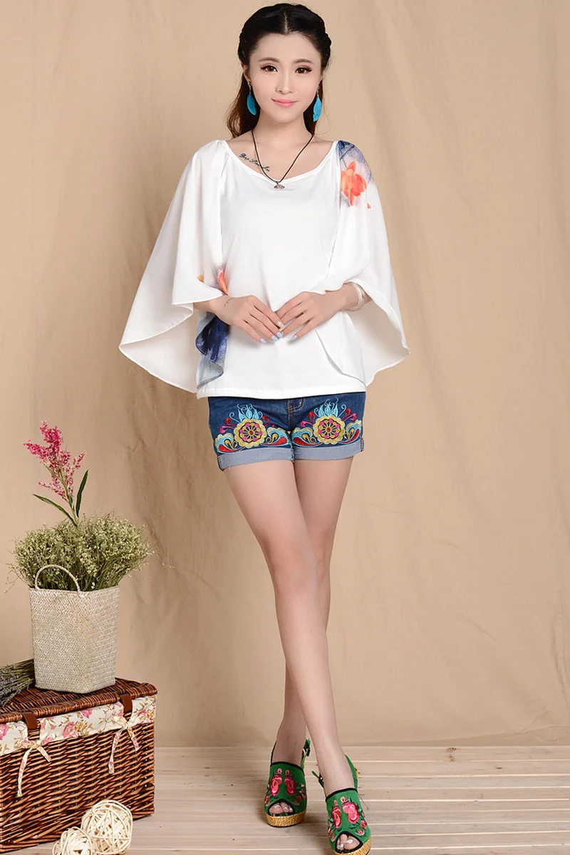 Love Ethnic Women Pose Princess beautiful lotus big horn sleeve chiffon shirt printing t-shirt female summer |