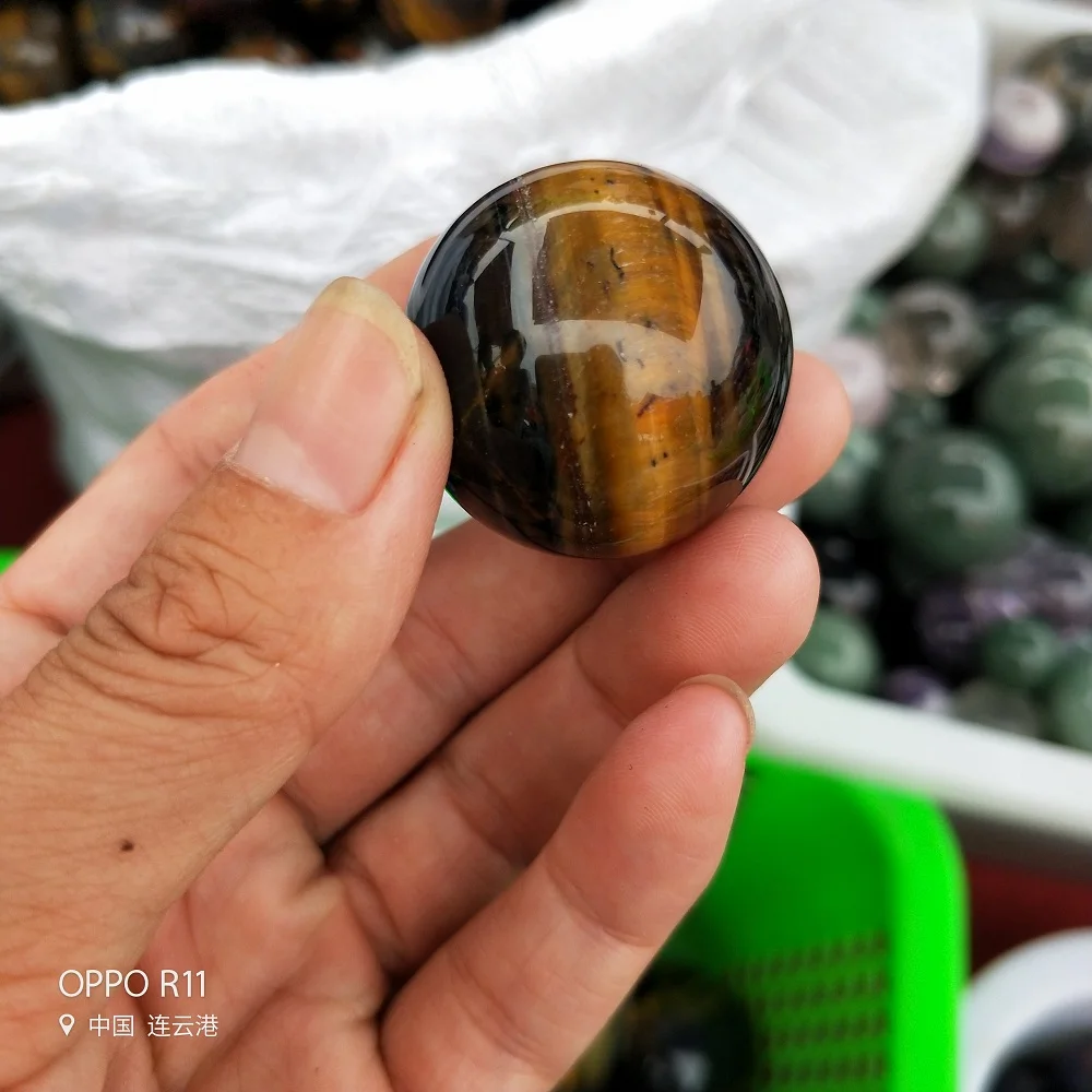

Natural tiger-ite Crystal Ball Chakra Healing Reiki Stone Carving Crafts A small family - decorated crystal ball