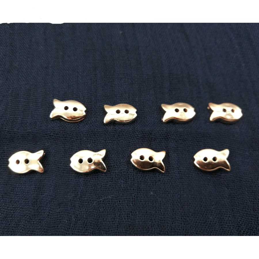 100 шт. 2 отверстия ручной золотая рыбка пуговицы Пластик плоской задней Diy Craft