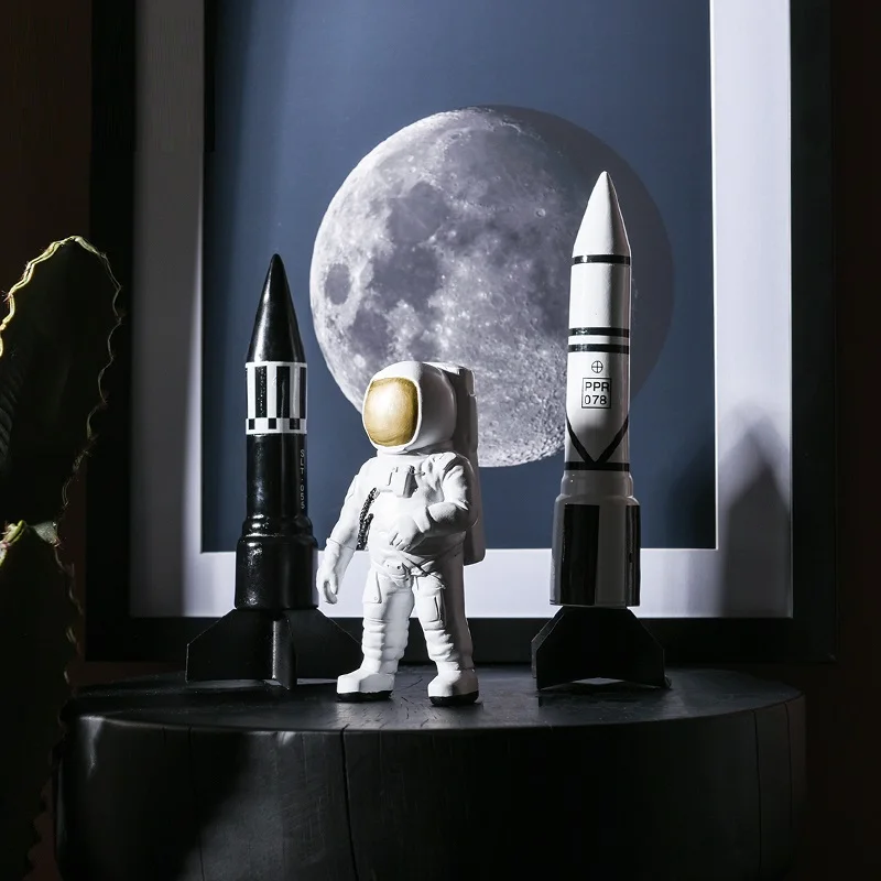 

Space Man Astronaut Art Sculpture Creative Cosmonaut Statue Fashion Sample House Resin Home Decoration Accessories R296
