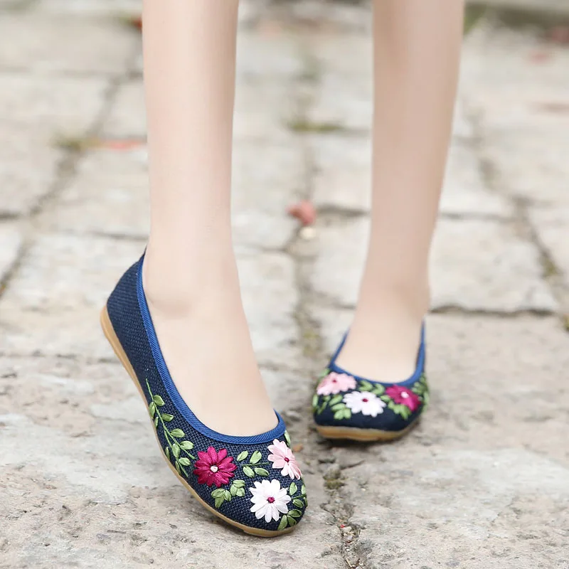 Новинка 2018 женские балетки на плоской подошве слипоны с вышитыми цветами летние