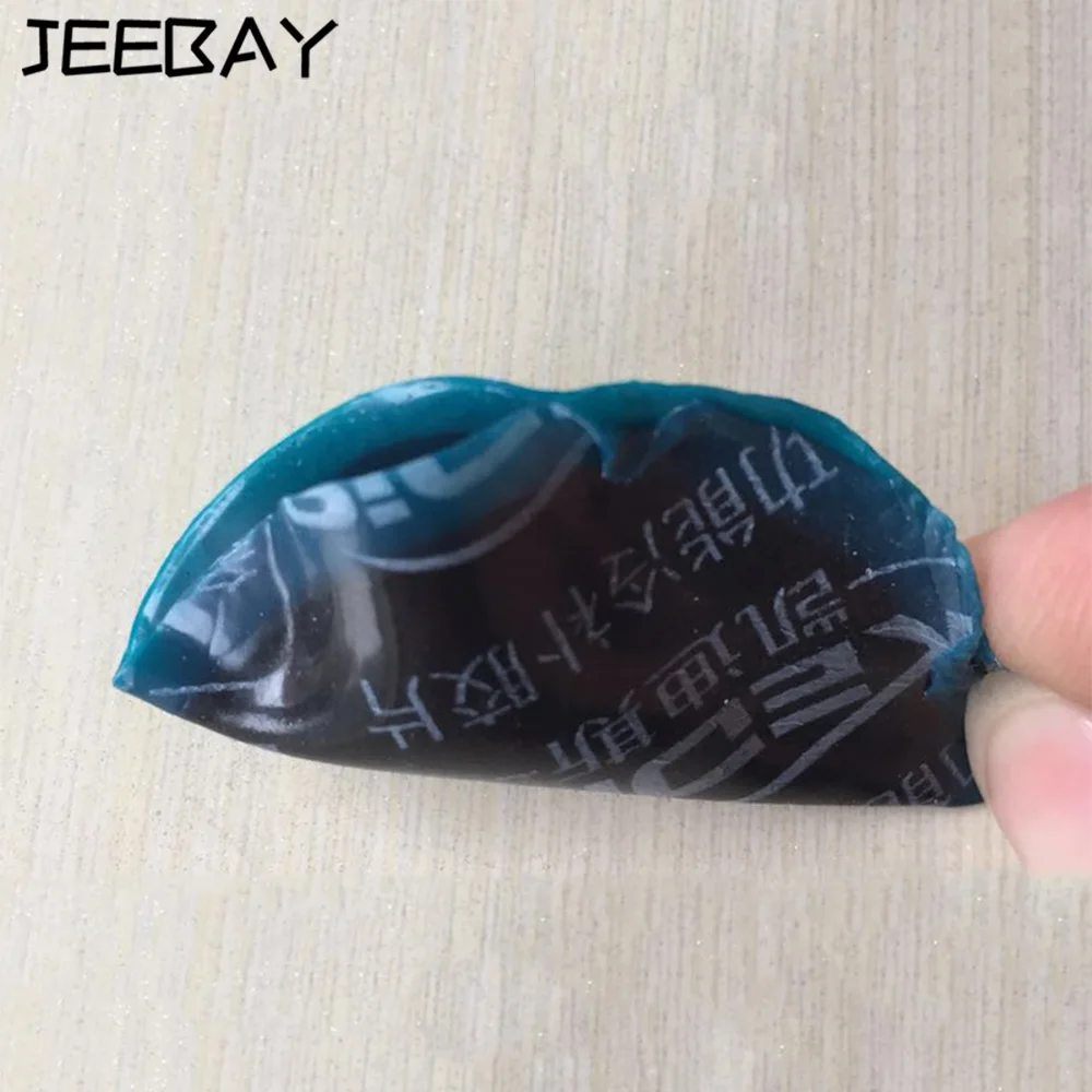 Портативный набор ремонтных инструментов для шин мотоциклов и автомобилей, включающий 36 штук супер клейких резиновых заглушек размером 75x75 мм.