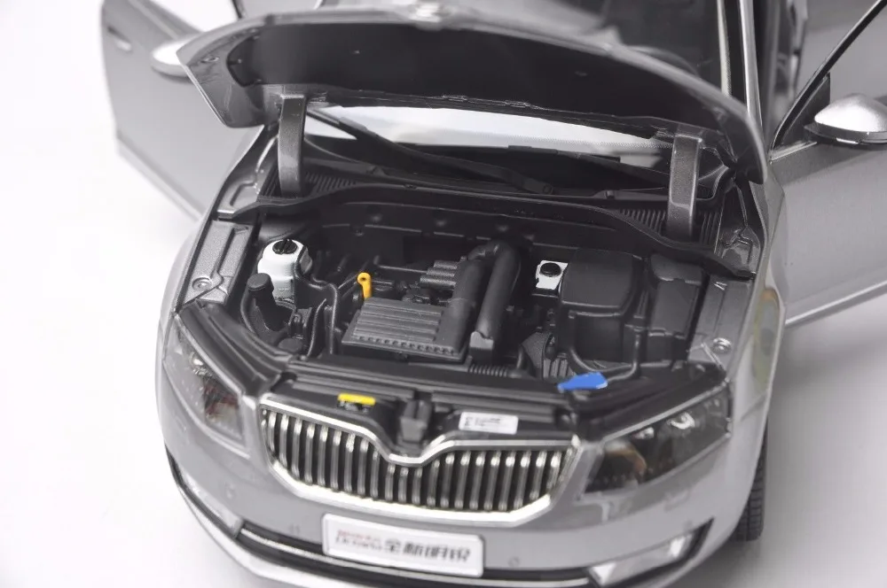 1:18 литая под давлением модель для Skoda Octavia серый Лифтбэк игрушечный автомобиль миниатюрная Коллекция подарков