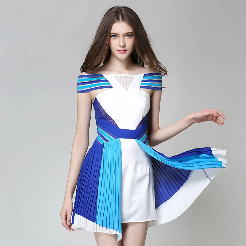 Женское плиссированное платье без бретелек с разрезом вырезом и открытыми