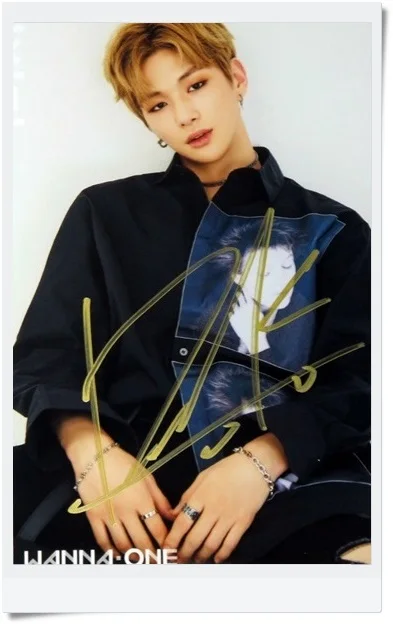 Подписанный на кнопку Кан Даниэль фото с автографом быть одним 6 дюймов