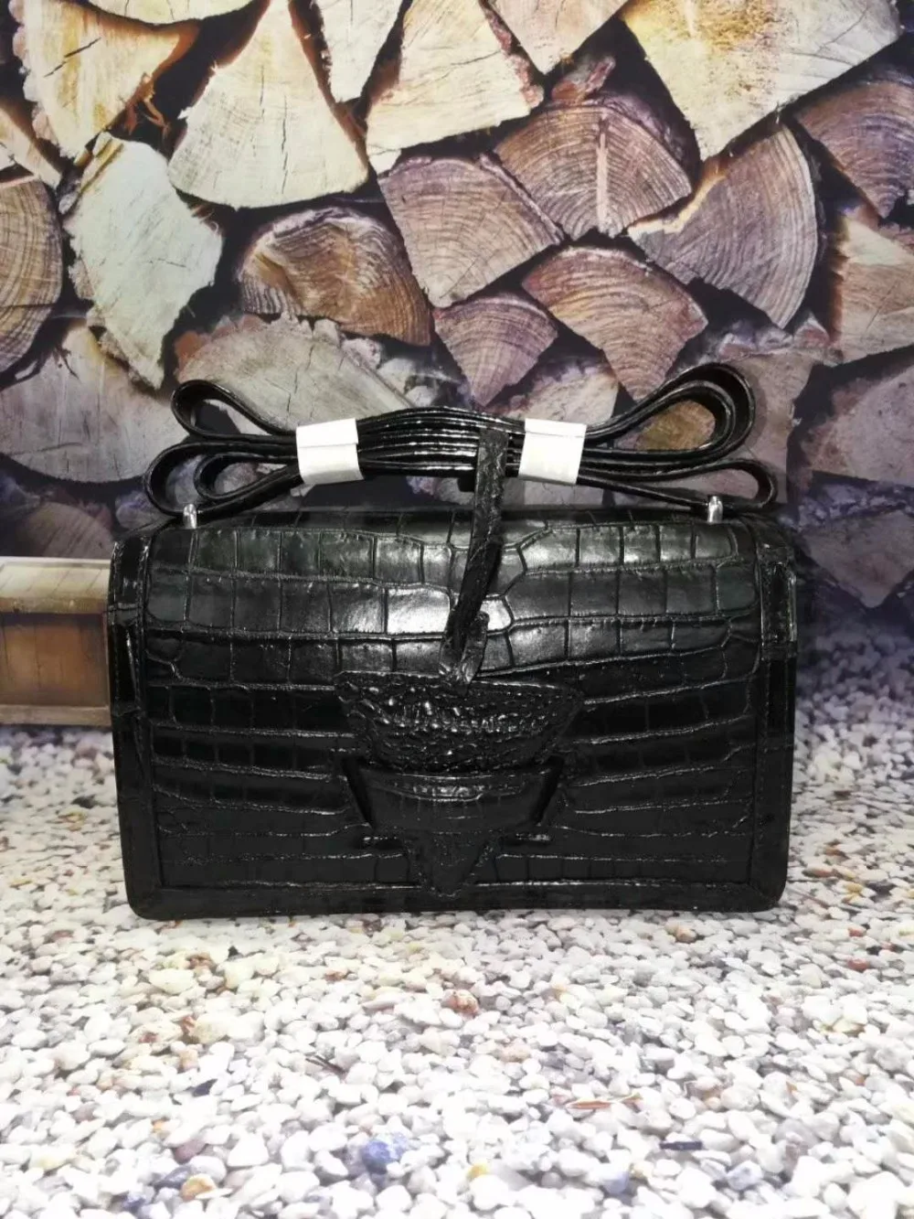 Рисунок 3 - Сумка женская из крокодиловой кожи