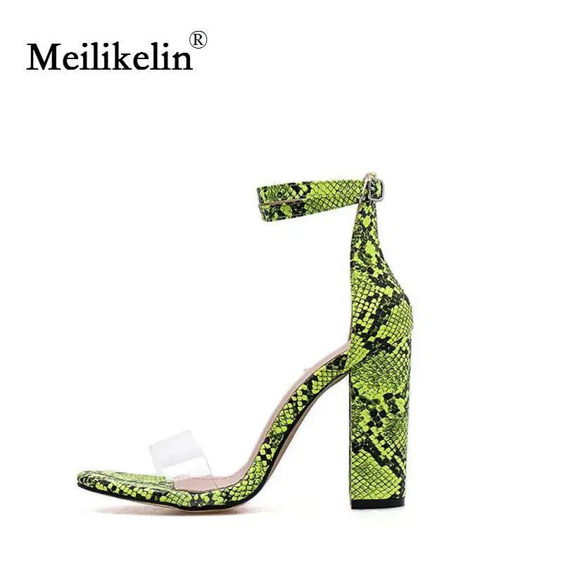 Женские сандалии на высоком квадратном каблуке с открытым носком высоким