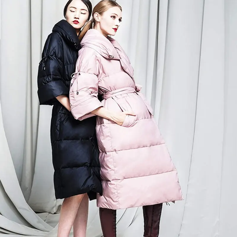 Женский длинный пуховик MissFoFo розовый с зауженной талией и большими отворотами