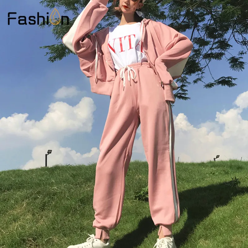 Женский спортивный костюм комплект из двух предметов: толстовка с капюшоном и