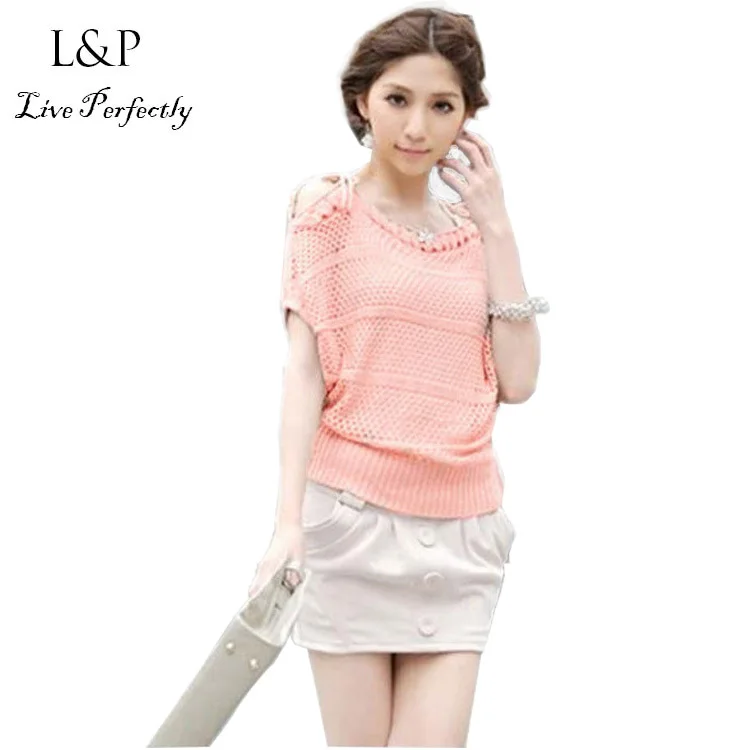 Женская вязаная блузка розового и белого цвета с коротким рукавом вязаные