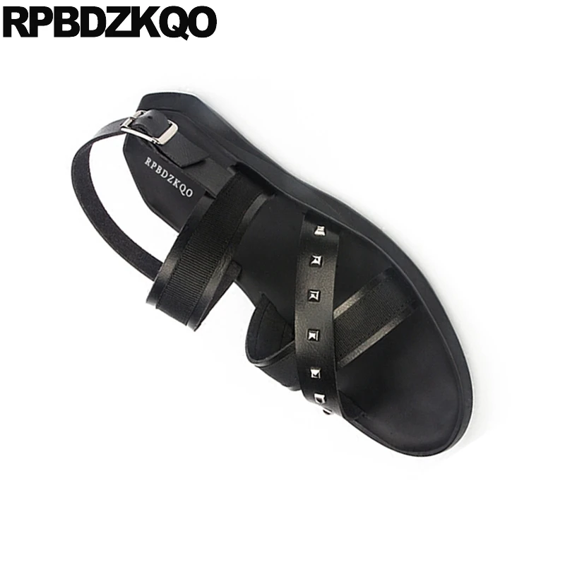 Шлепанцы мужские с заклепками дышащие сандалии в полоску без застежки Уличная