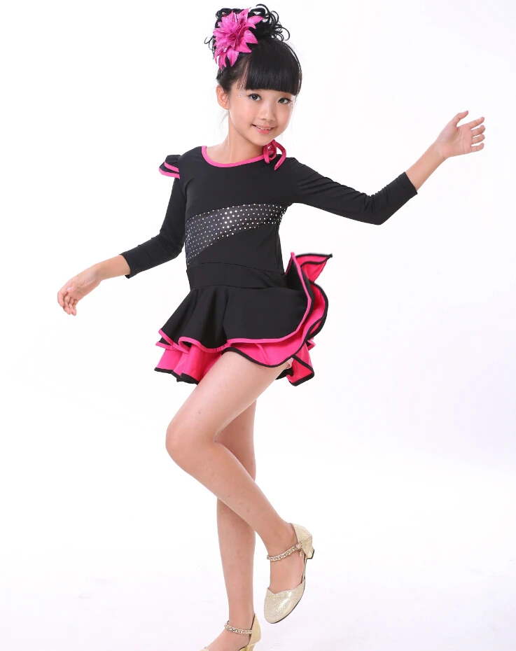 Весеннее черно-красное асимметричное платье с пышной юбкой для