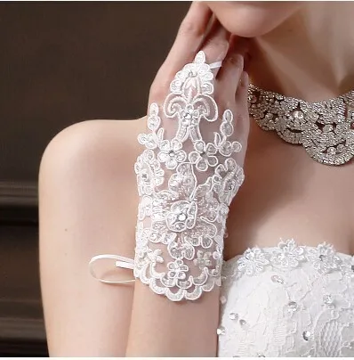 2017 в наличии белые Iovry кружевные перчатки для невесты короткие с бусинами и