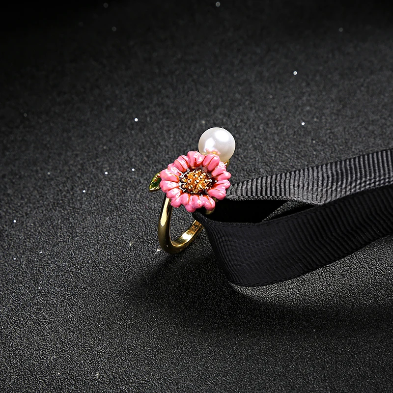 Модные ювелирные изделия акриловое кольцо для женщин Золотая эмаль цветок