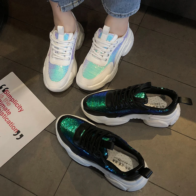 Женские блестящие кроссовки на платформе с перекрестной шнуровкой и блестками