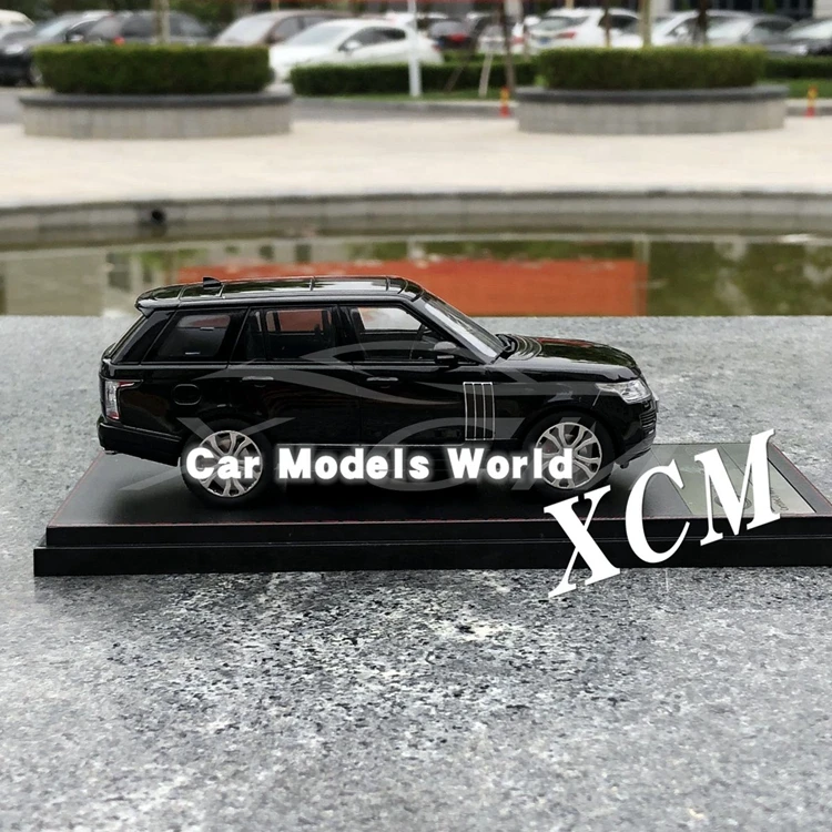 Литая модель автомобиля для ЖК-моделей 1:43(черный)+ маленький подарок