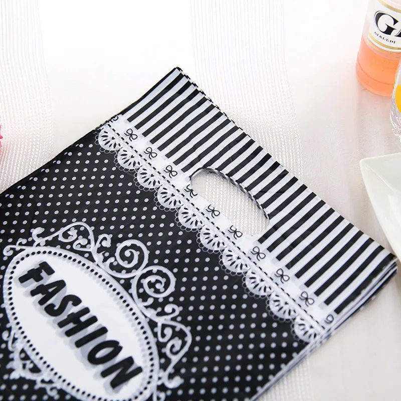 100pcs/lot 15x20cm Black White&quotFashion&quot Pattern Plastic Handle Gift Bags New Style Wedding Packaging With Hnadle | Дом и сад